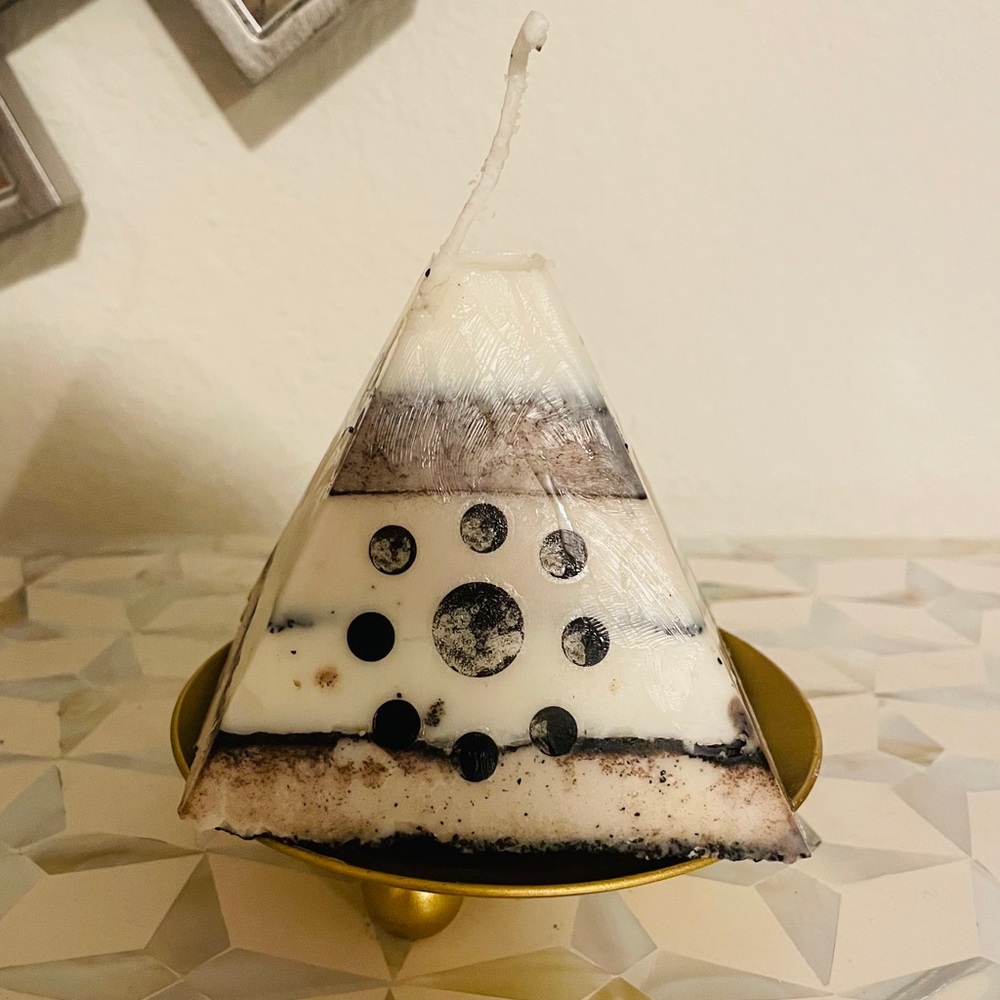 NWT Mountain Vanilla Candle - Picture 4 of 4